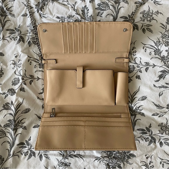 Guess Wallet Purse - Picture 4 of 5